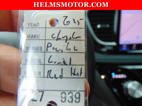 Certified 2025 Chrysler Pacifica Limited FWD image 39