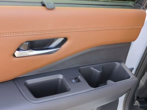 New 2026 Nissan Pathfinder Platinum FWD image 16