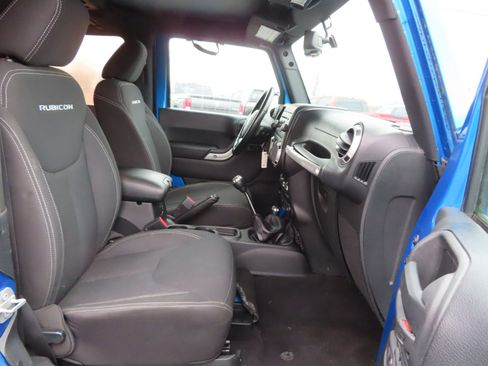 Used 2016 Jeep Wrangler Rubicon w/ Power Convenience Group image 36