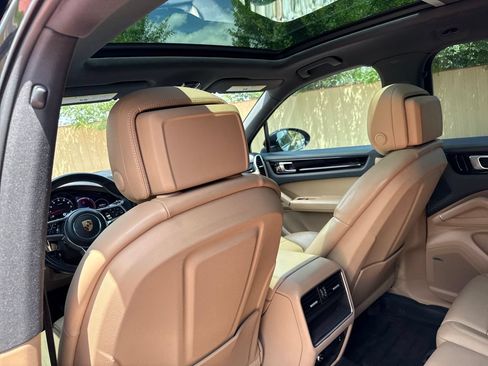 Used 2020 Porsche Cayenne AWD/4WD image 24