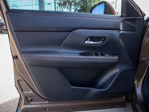 Used 2025 Nissan Kicks SR image 18