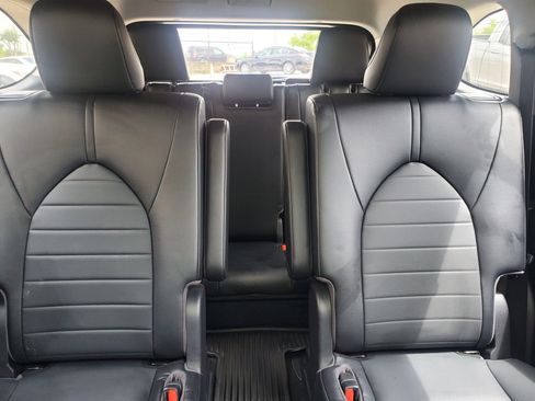 Used 2022 Toyota Highlander XLE FWD image 4