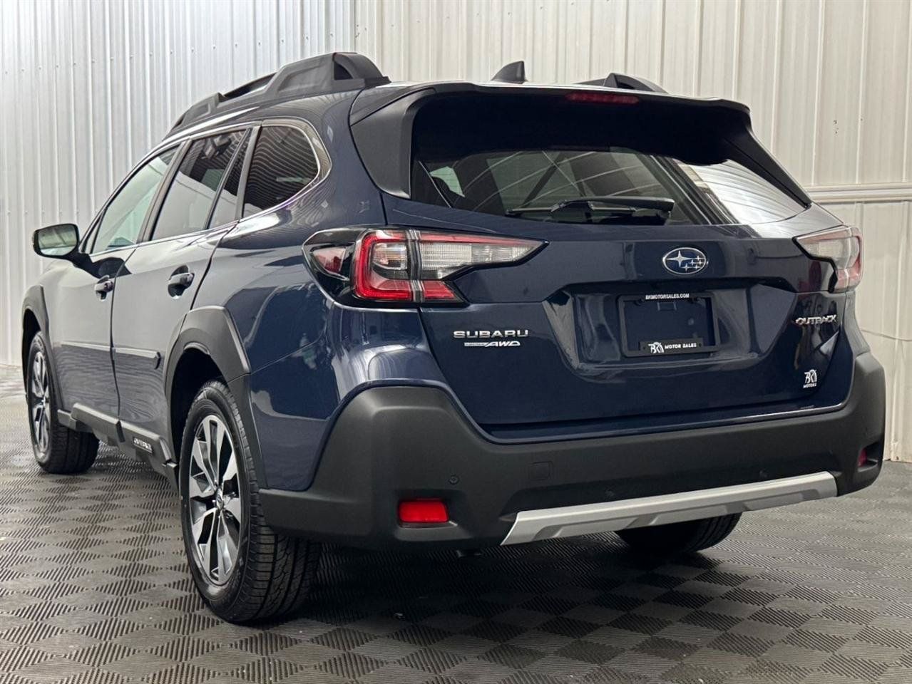 Used 2024 Subaru Outback Limited AWD/4WD image 3