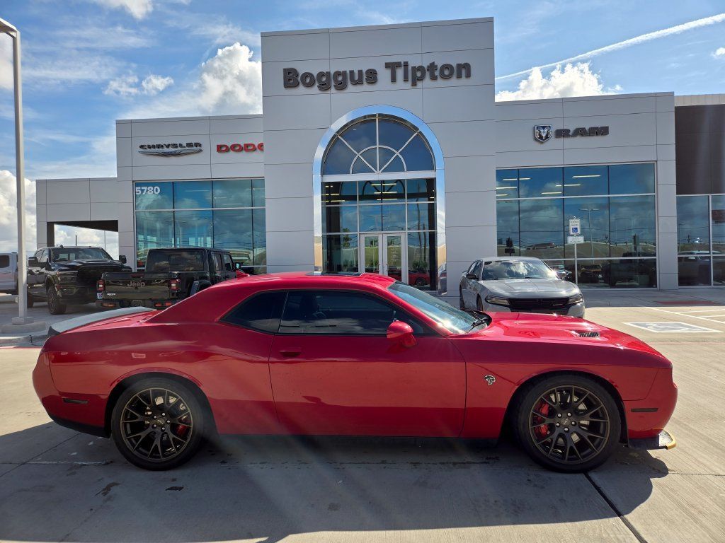 Used 2016 Dodge Challenger SRT Hellcat RWD image 2
