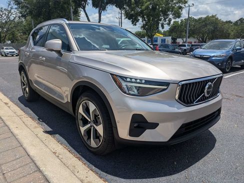 Used 2023 Volvo XC40 B5 Plus w/ Protection Package Premier AWD/4WD image 8