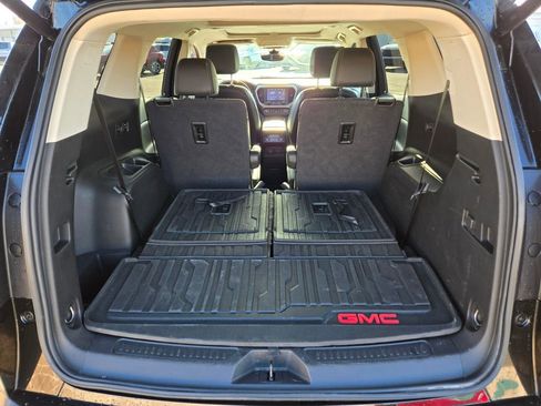 Used 2021 GMC Acadia Denali w/ Denali Technology Package image 15