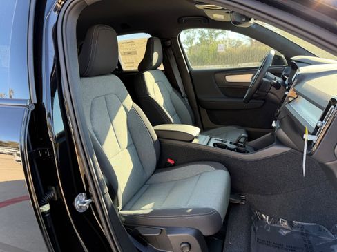 New 2026 Volvo XC40 B5 Core image 7