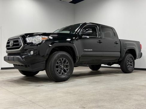 Used 2023 Toyota Tacoma SR5 w/ Technology Package RWD image 5