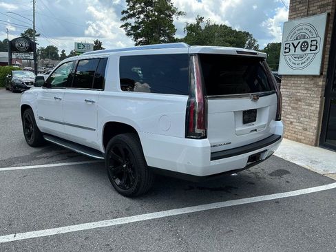 Used 2020 Cadillac Escalade ESV Luxury AWD/4WD image 3