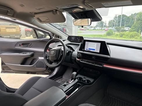 Used 2024 Toyota Prius Prime FWD image 31
