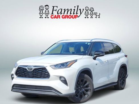 Used 2023 Toyota Highlander Limited FWD image 1