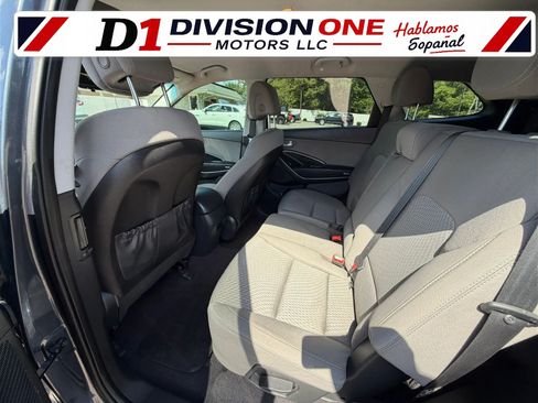 Used 2017 Hyundai Santa Fe SE FWD image 7