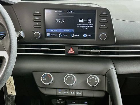 Used 2025 Hyundai Elantra SE FWD image 15