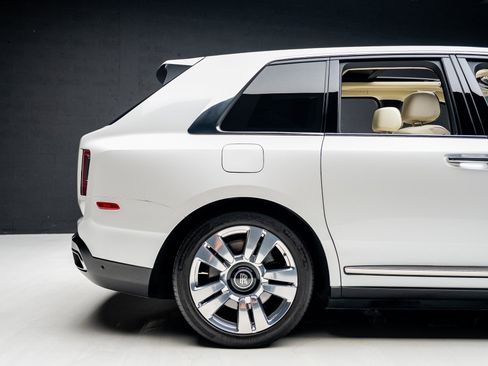 Used 2019 Rolls-Royce Cullinan image 34