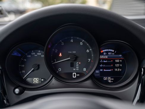 Certified 2026 Porsche Macan AWD/4WD image 9