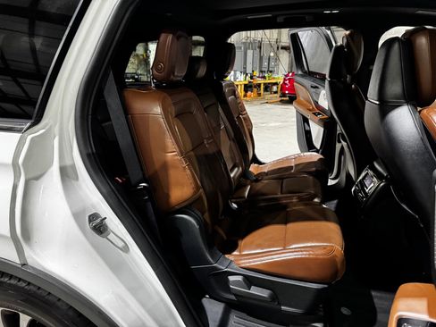 Used 2020 Lincoln Aviator Reserve w/ Equipment Group 201A image 23