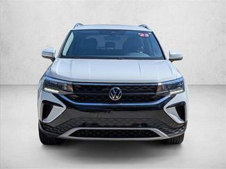 Used 2023 Volkswagen Taos SE w/ Black Wheel Package FWD video 2