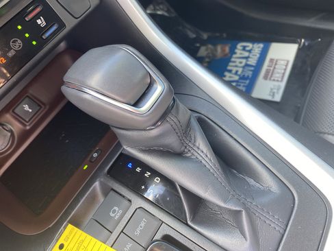 Used 2022 Toyota RAV4 Limited image 15