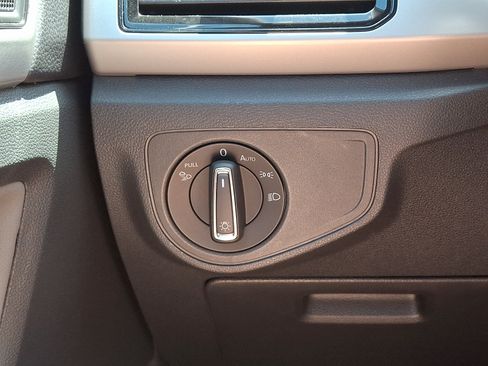 Used 2023 Volkswagen Atlas SE w/ Black Wheel Package FWD image 23