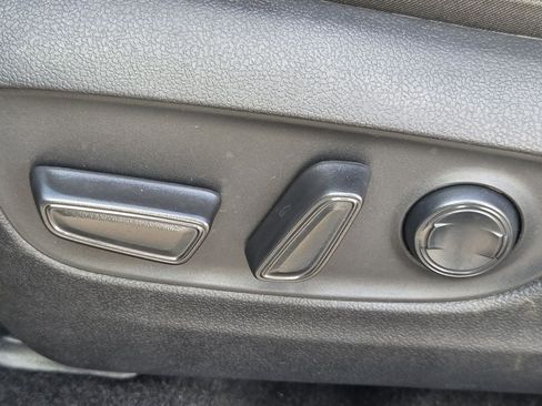 Used 2025 Toyota RAV4 XLE FWD image 28