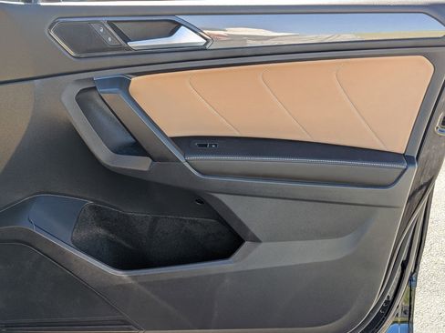 Used 2022 Volkswagen Tiguan SE image 37