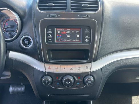 Used 2018 Dodge Journey SXT w/ Connectivity Group FWD image 13