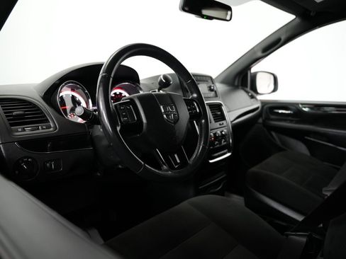 Used 2015 Dodge Grand Caravan SE image 6