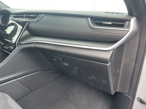 Used 2024 Jeep Grand Cherokee Altitude image 41