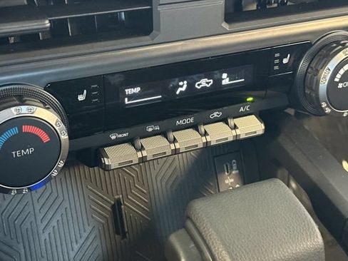 Used 2025 Toyota Tacoma SR5 AWD/4WD image 22