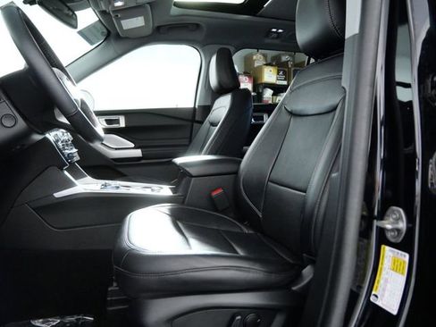 Certified 2023 Ford Explorer Limited w/ Limited Technology Package AWD/4WD image 16