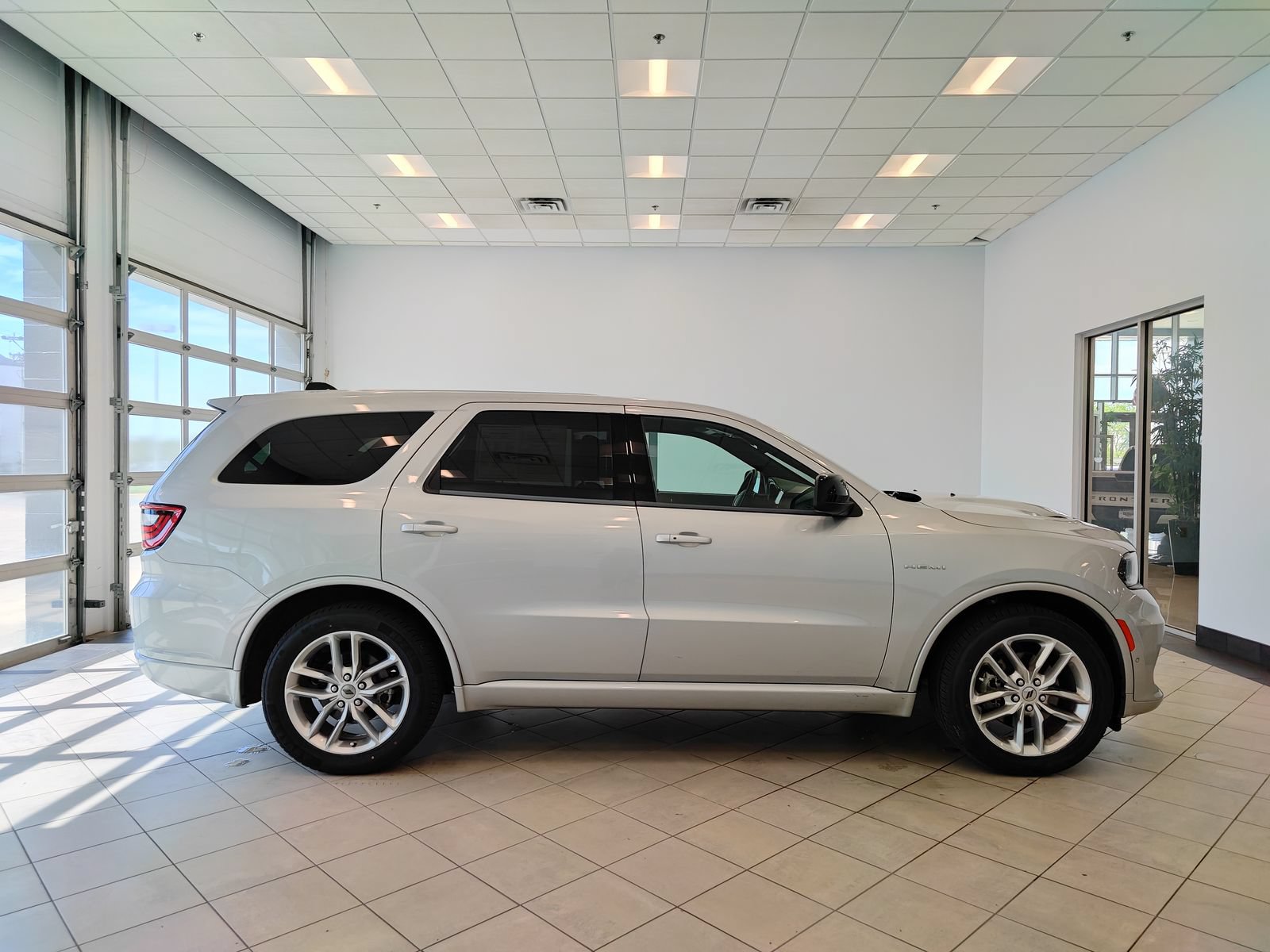 Used 2023 Dodge Durango R/T AWD/4WD image 2