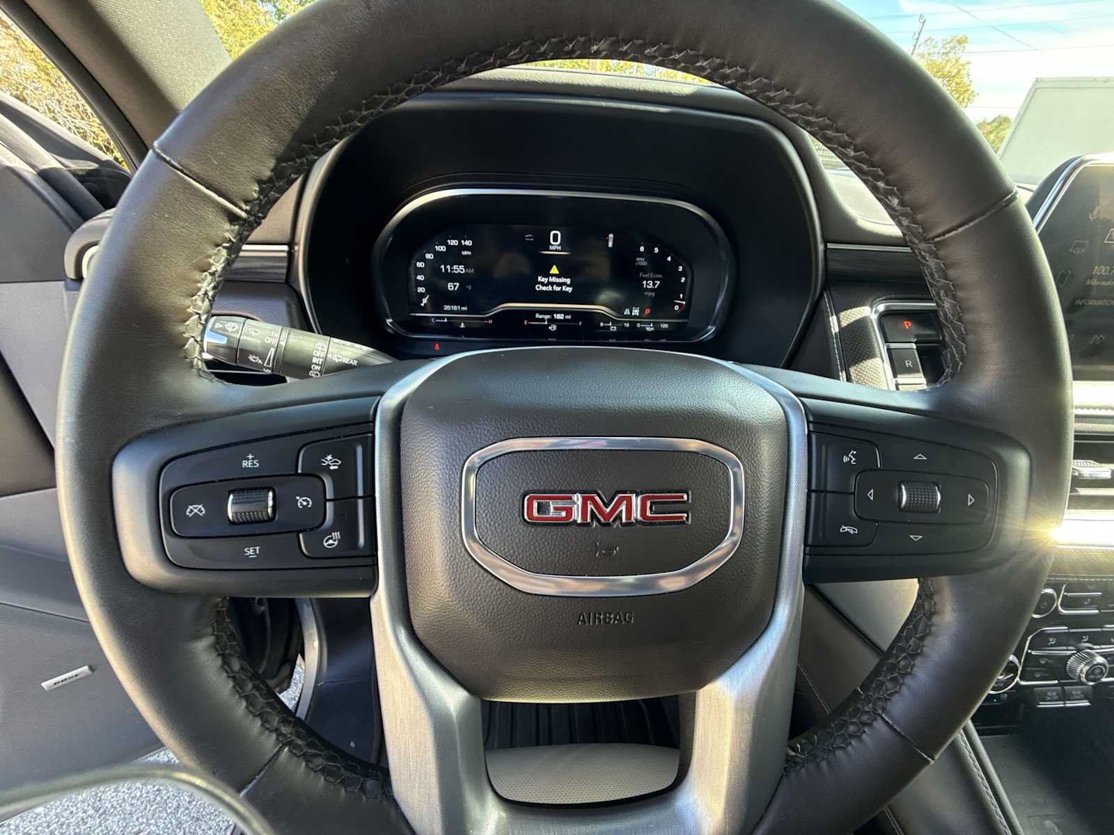 Certified 2024 GMC Yukon XL SLT w/ SLT Luxury Package AWD/4WD image 11