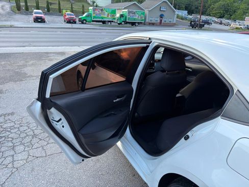 Used 2020 Toyota Corolla LE FWD image 12