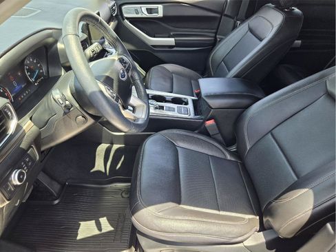 Used 2022 Ford Explorer Limited w/ Equipment Group 301A RWD image 10