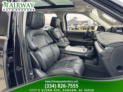 Used 2025 Lincoln Navigator Reserve AWD/4WD image 12
