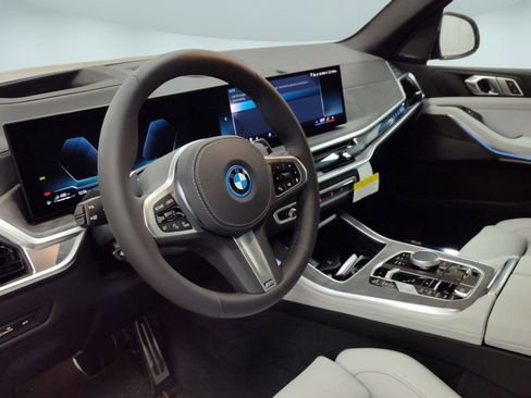 Used 2026 BMW X5 xDrive50e w/ M Sport Package image 4