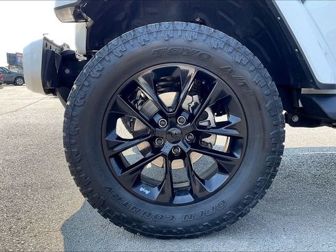 Used 2021 Jeep Wrangler Unlimited Sahara image 2