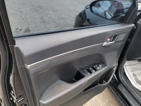 Used 2019 Hyundai Elantra SE w/ Cargo Package image 22