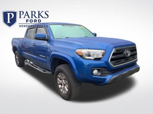 Used 2017 Toyota Tacoma SR5 w/ Tow Package RWD image 1