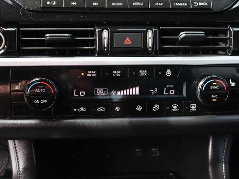 Used 2024 Nissan Pathfinder SL w/ SL Premium Package FWD image 35