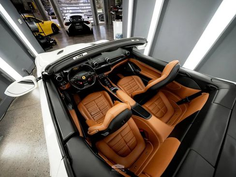 Used 2020 Ferrari Portofino RWD image 23