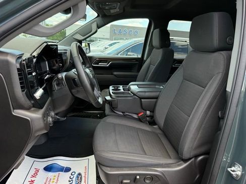 Used 2025 Chevrolet Silverado 1500 LT image 2