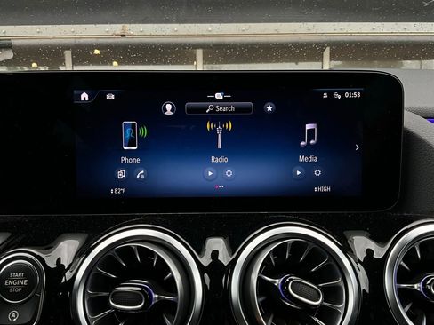 Used 2025 Mercedes-Benz GLA 250 image 31