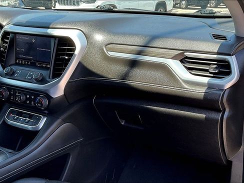 Used 2023 GMC Acadia SLT AWD/4WD image 15