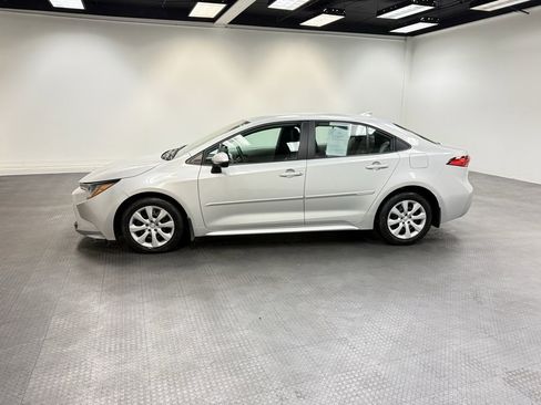 Used 2023 Toyota Corolla LE image 2