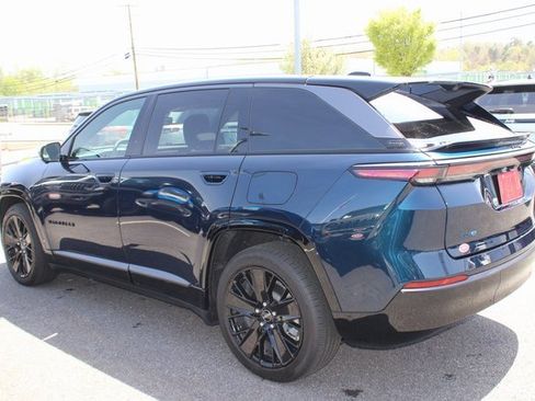 Used 2024 Jeep Wagoneer Launch Edition image 26