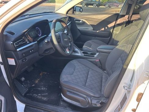 Used 2022 Kia Niro LX image 5