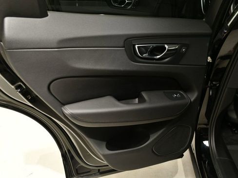 Used 2022 Volvo XC60 B5 Momentum w/ Protection Package Premier image 23