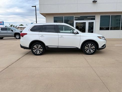 Used 2019 Mitsubishi Outlander AWD image 2