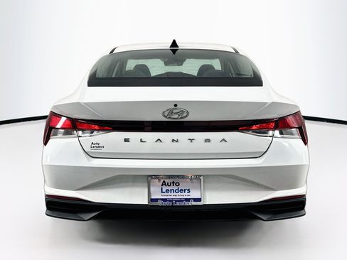 Used 2023 Hyundai Elantra SEL w/ Preferred Accessory Package FWD image 6